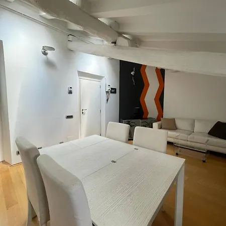 Down Town Renovated * 코모